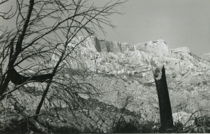 1991"Pour une forêt calcinée"<br>Installation de poèmes devant la Montagne Sainte-Victoire 